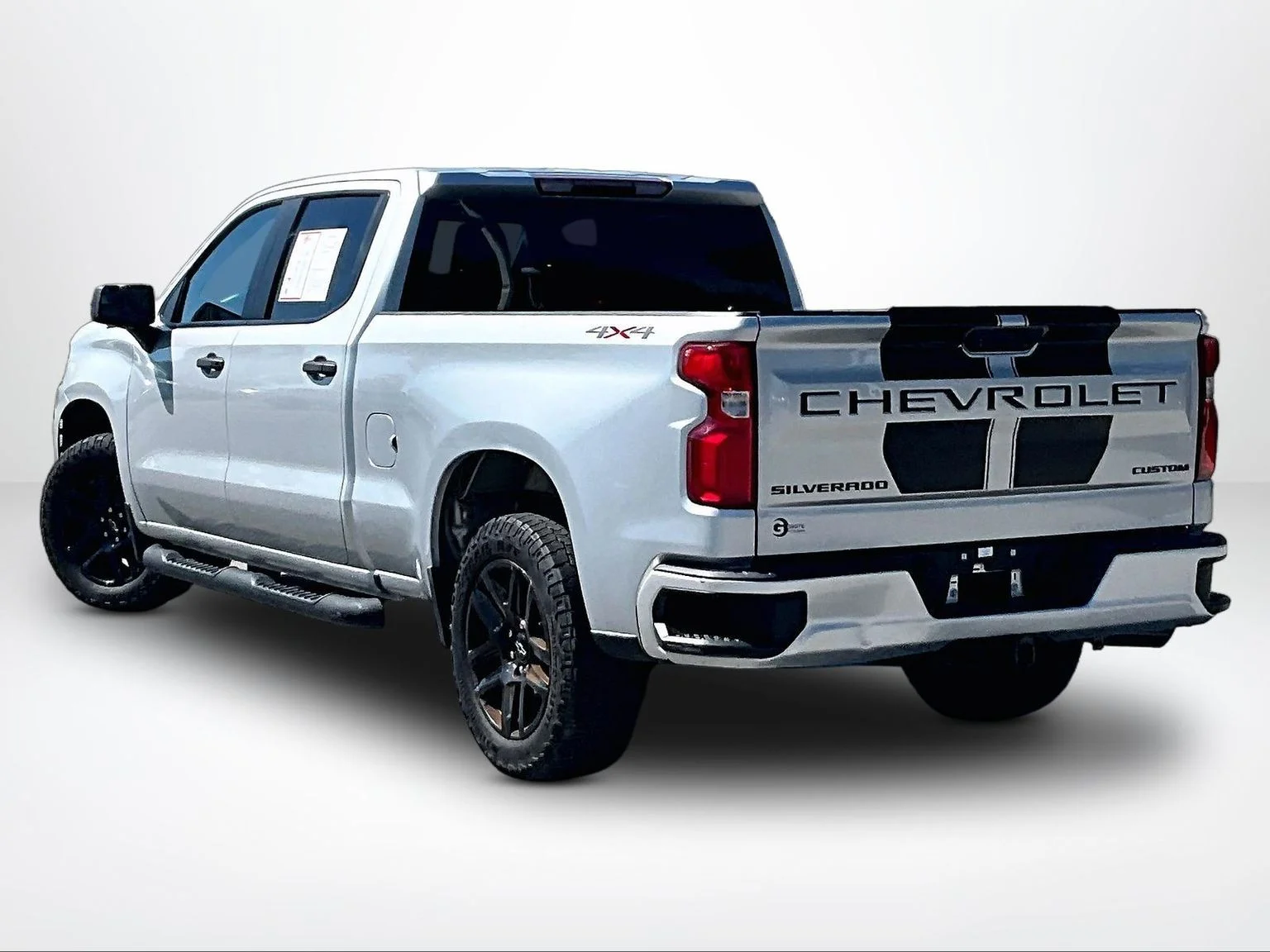 Used 2021 Silver Chevrolet Custom image 14