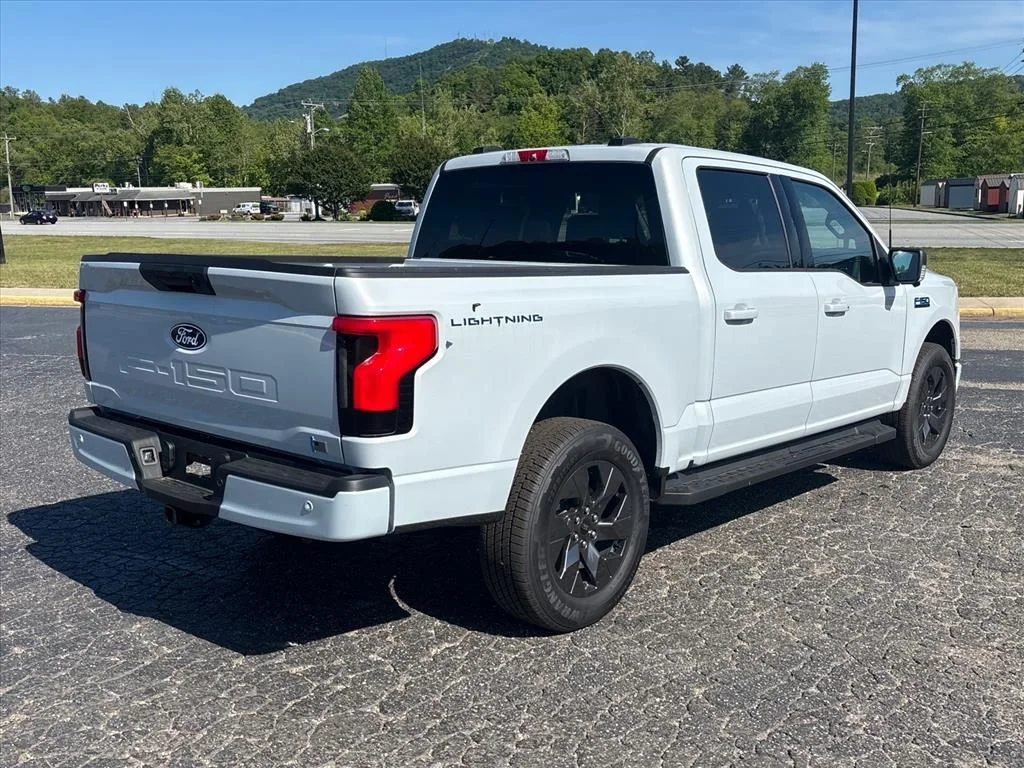 2025 Ford F-150 Lightning Flash - Photo 8