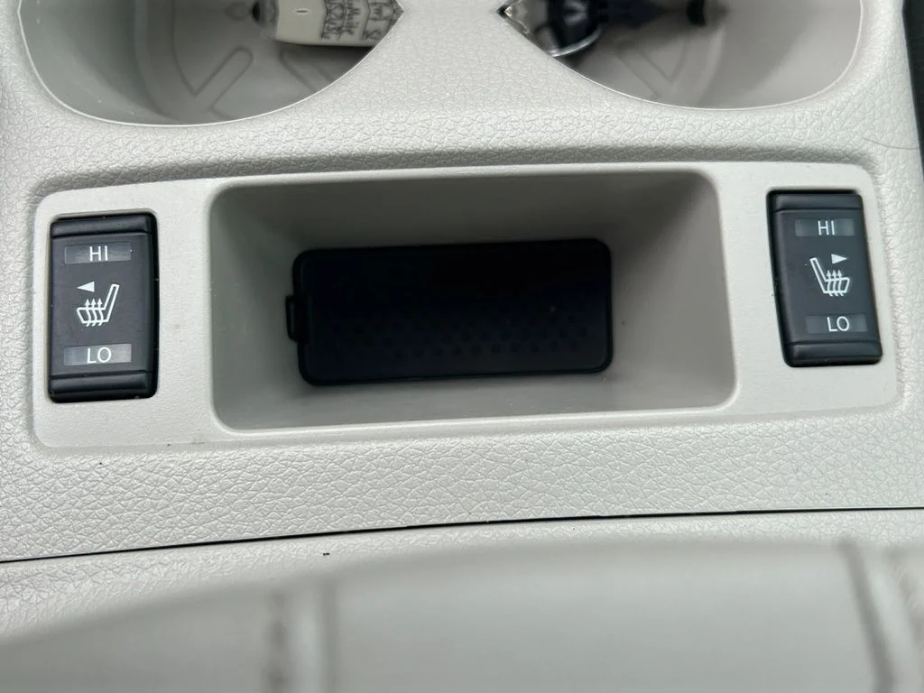 Used 2022 White Nissan SL image 23