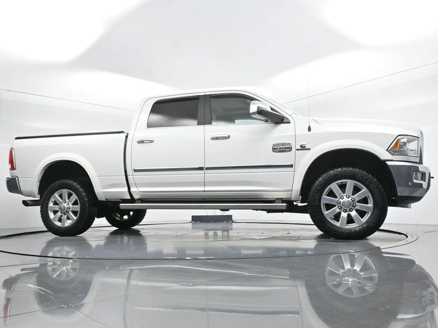 Used 2018 Bright White Clearcoat Ram Longhorn image 46
