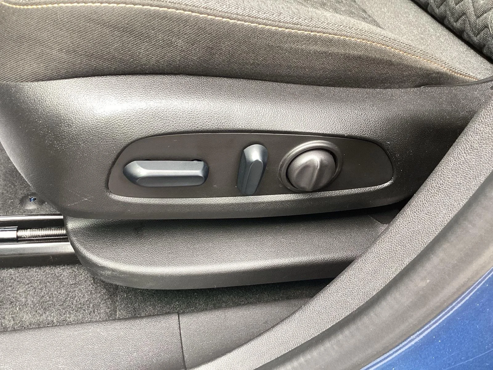 Used 2024 Lakeshore Blue Metallic Chevrolet LT image 16