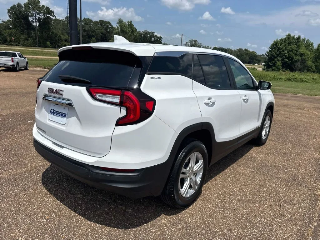 Used 2024 White GMC SLE image 8