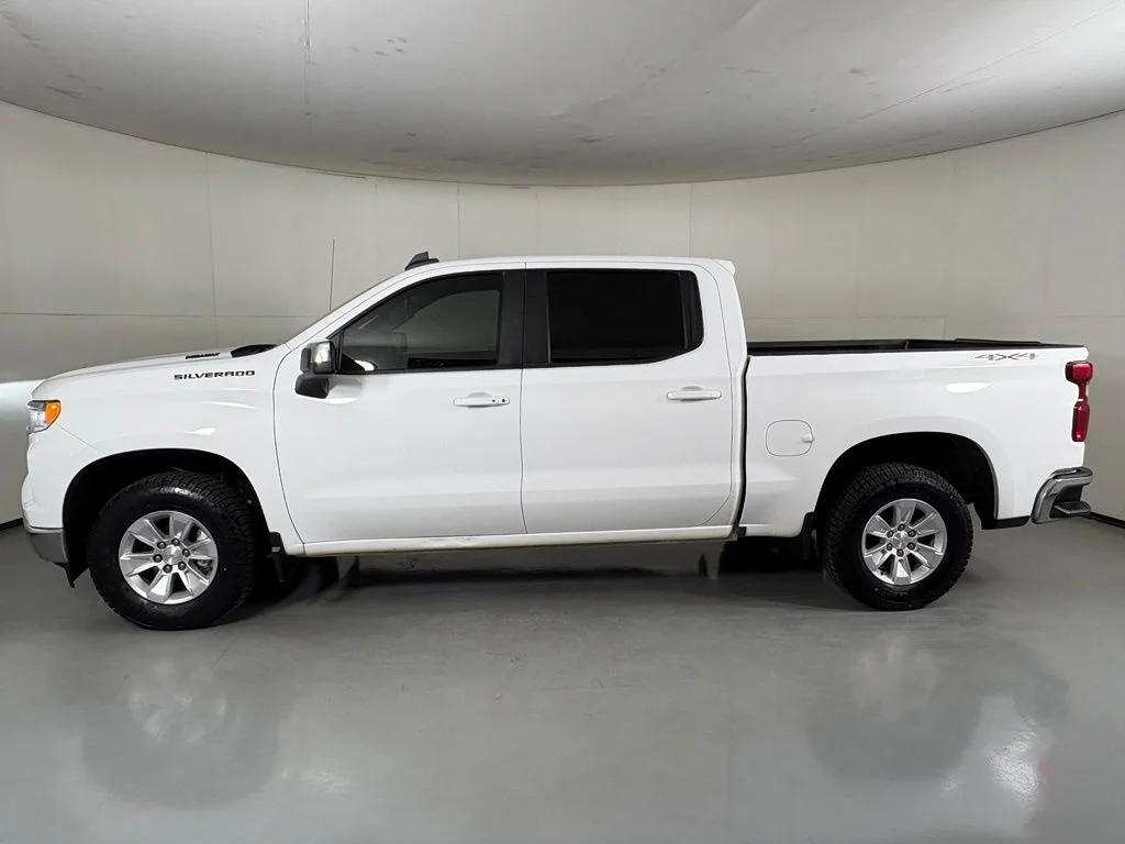 Used 2022 White Chevrolet LT image 6