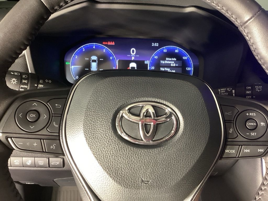 Certified Used 2025  Toyota Limited image 21