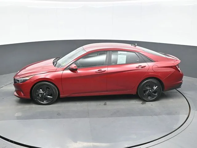Used 2023 Red Hyundai SEL image 12
