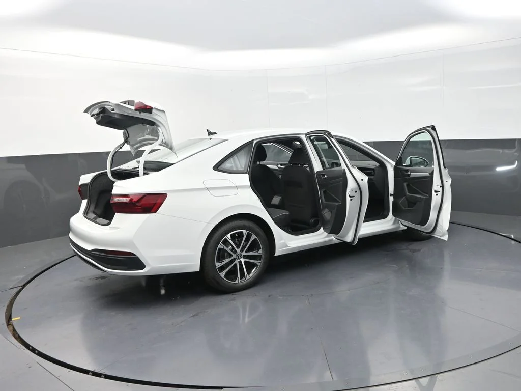 Used 2026 White Volkswagen 1.5T Sport image 36