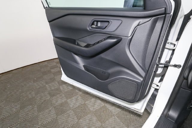 Used 2024 White Nissan S image 31