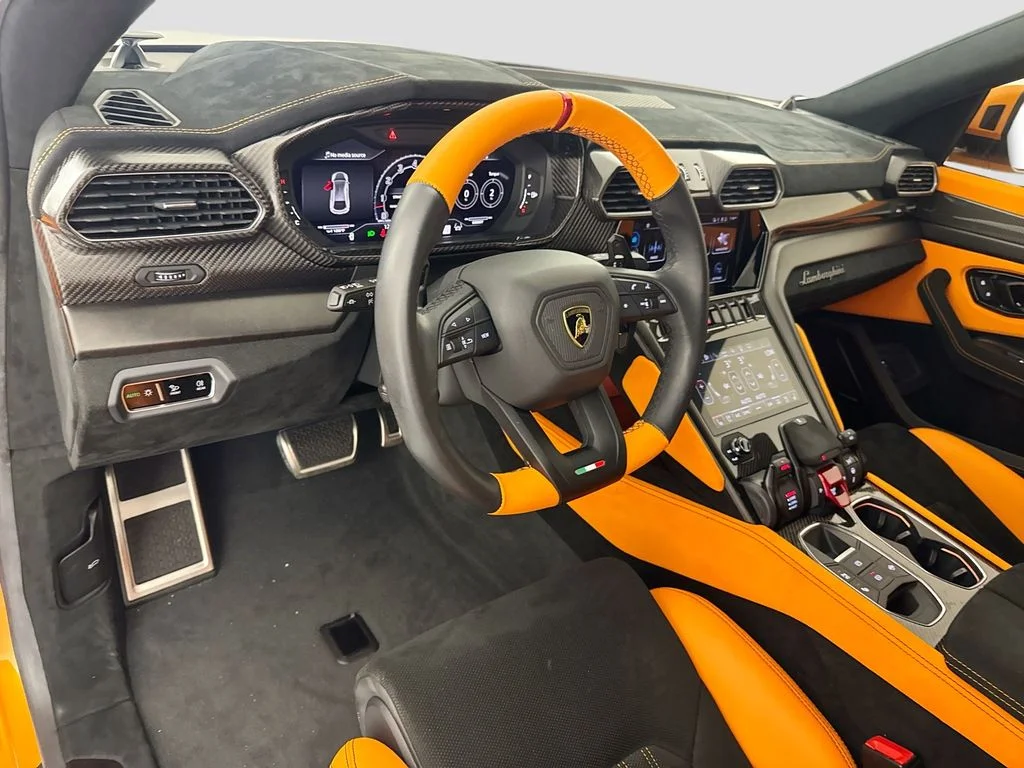 Used 2023  Lamborghini Performante image 9