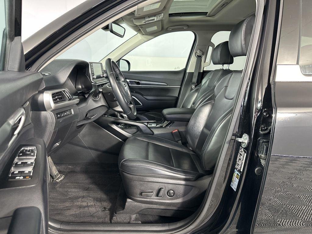 Used 2021 Ebony Black Kia S image 5