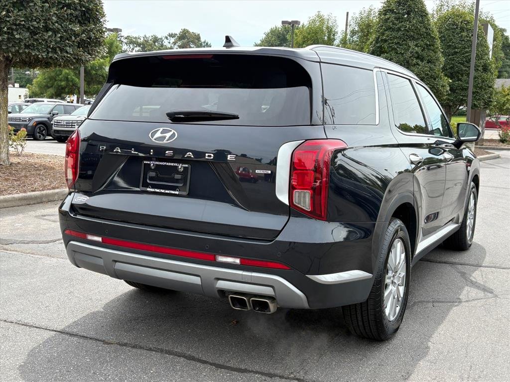 Certified Used 2024 Moonlight Cloud Hyundai SEL 7 Passenger image 5