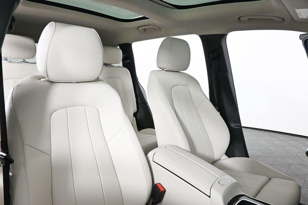 New 2026 Night Black Mercedes-Benz GLB 250 image 23