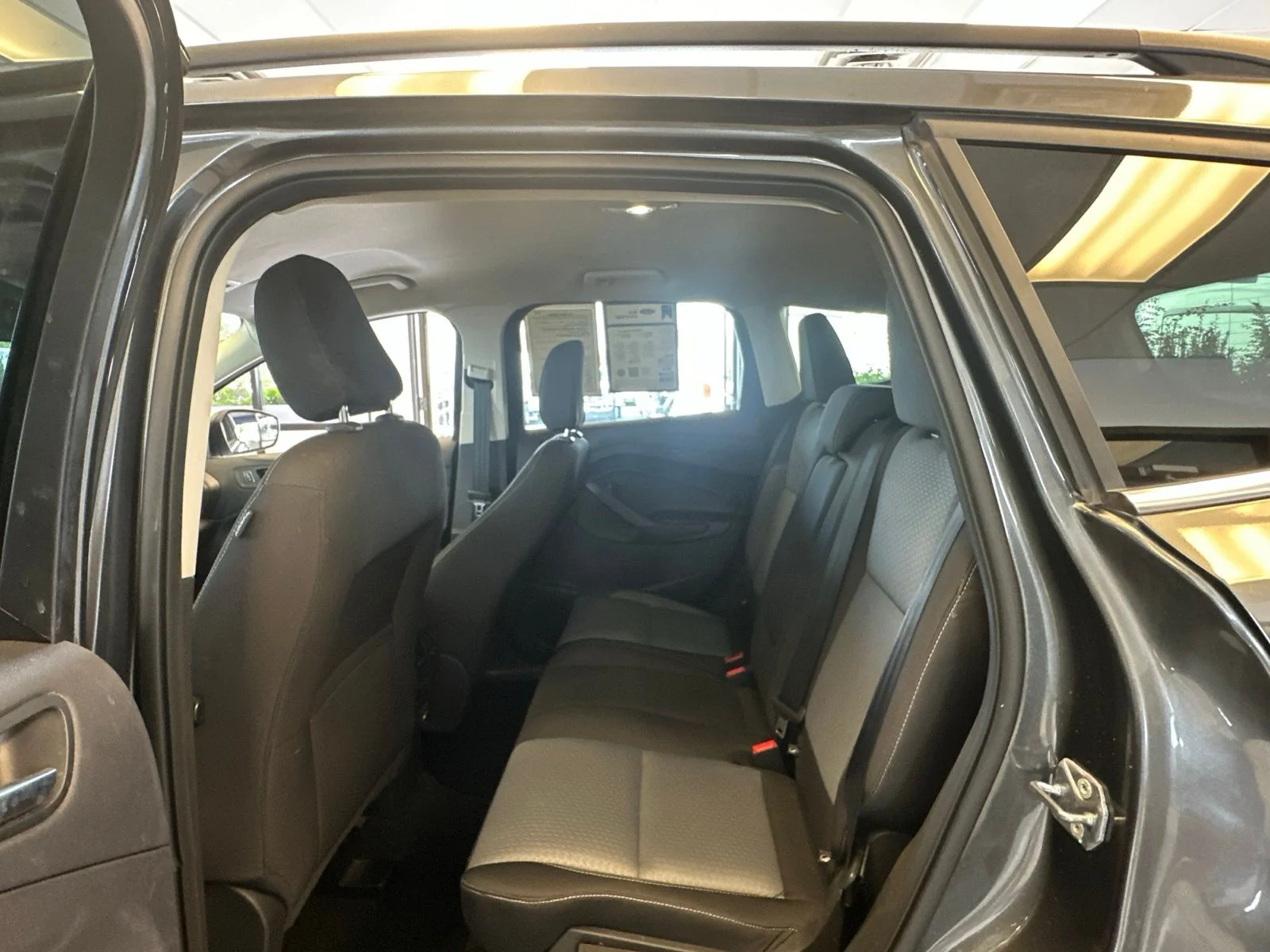 Used 2018 Gray Ford SE image 6