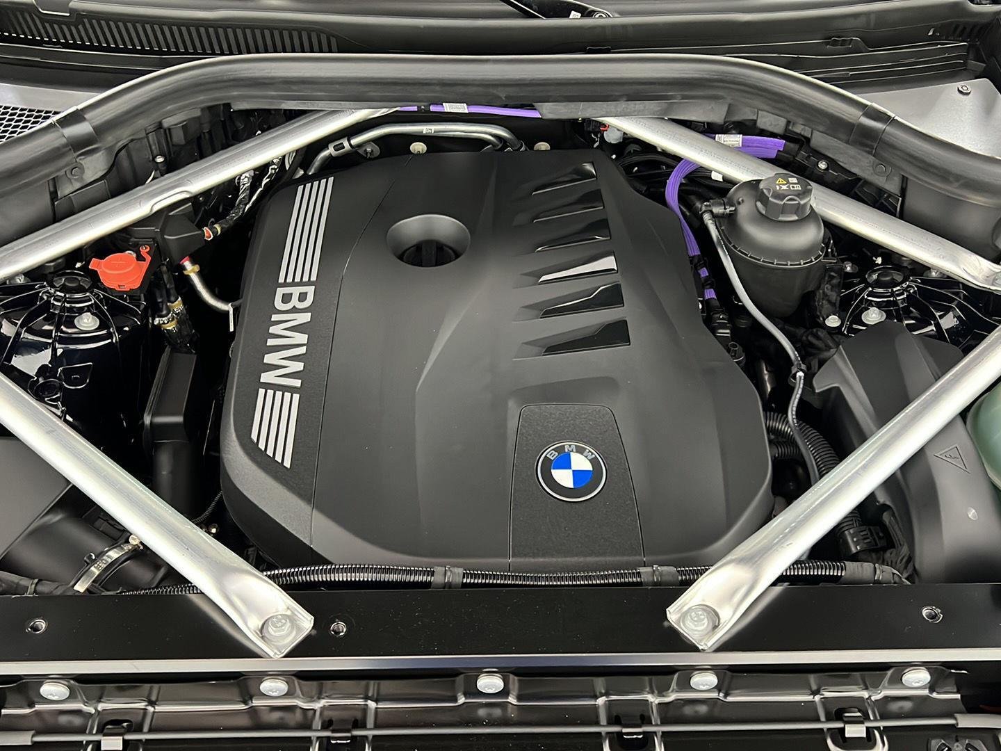 New 2026 Carbon Black Metallic BMW xDrive40i image 28