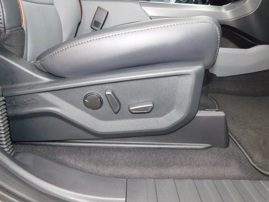 New 2026 Star White Metallic Tri-Coat Ford Lariat® image 22