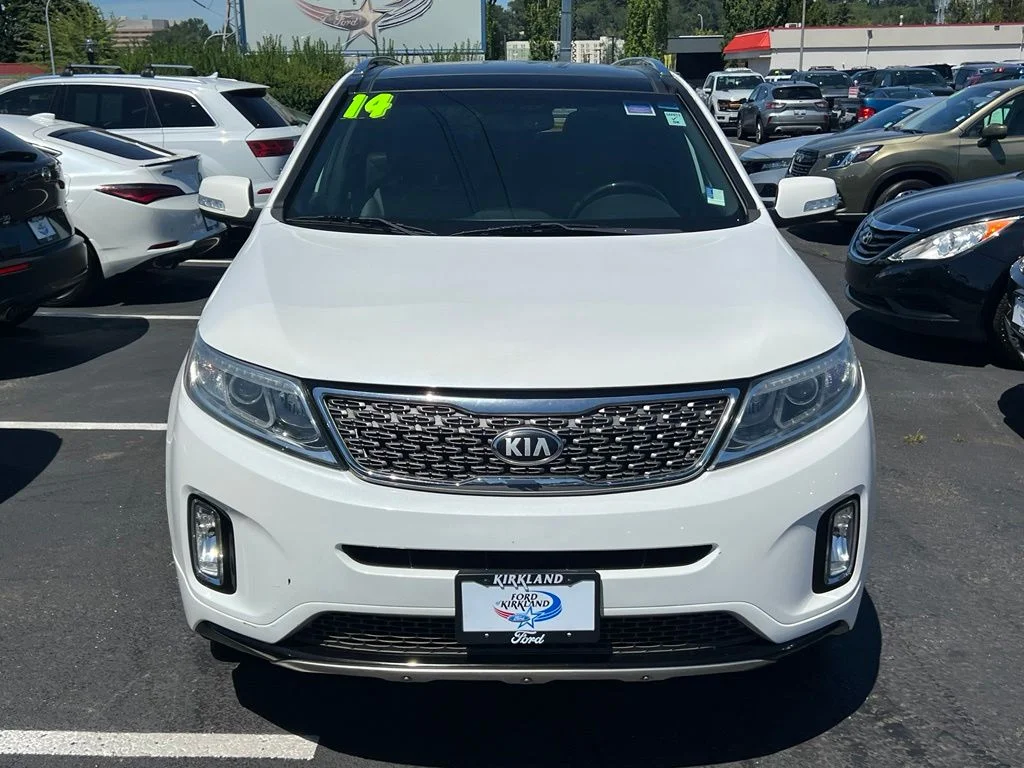 Used 2014 Snow White Pearl Kia Limited V6 image 5
