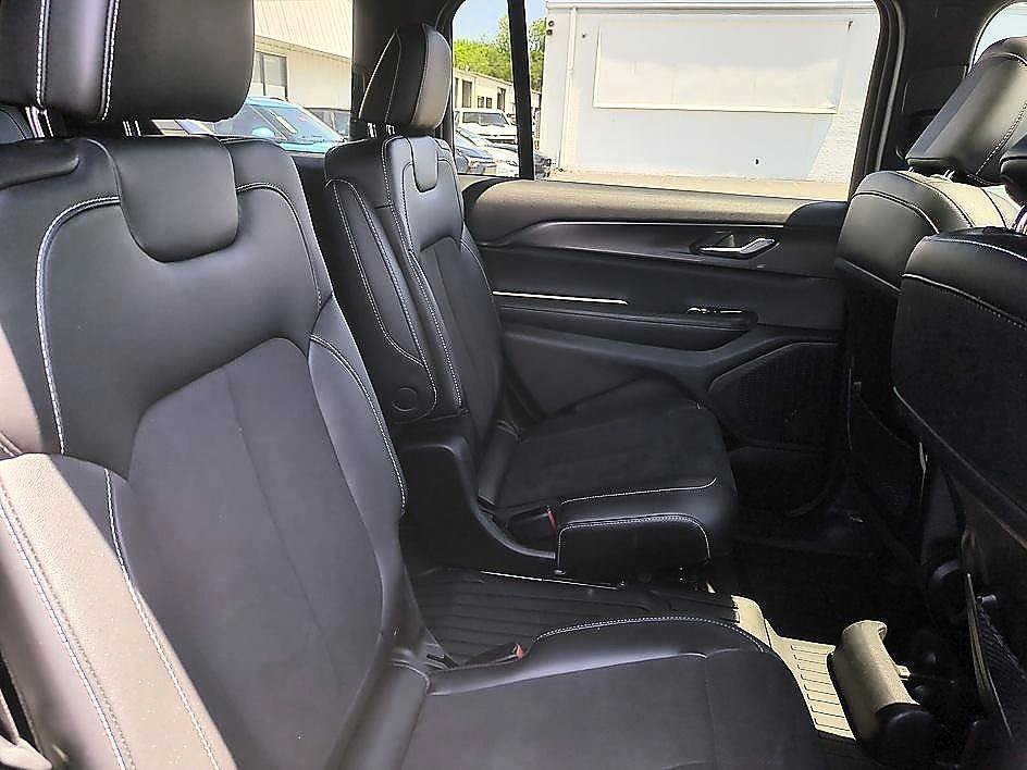 Used 2023 Silver Zynith Jeep Altitude X image 31