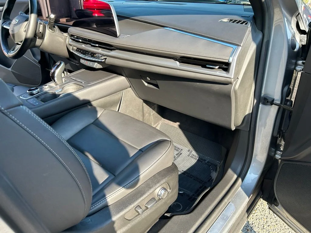 Used 2025 Silver Cadillac Premium Luxury image 24
