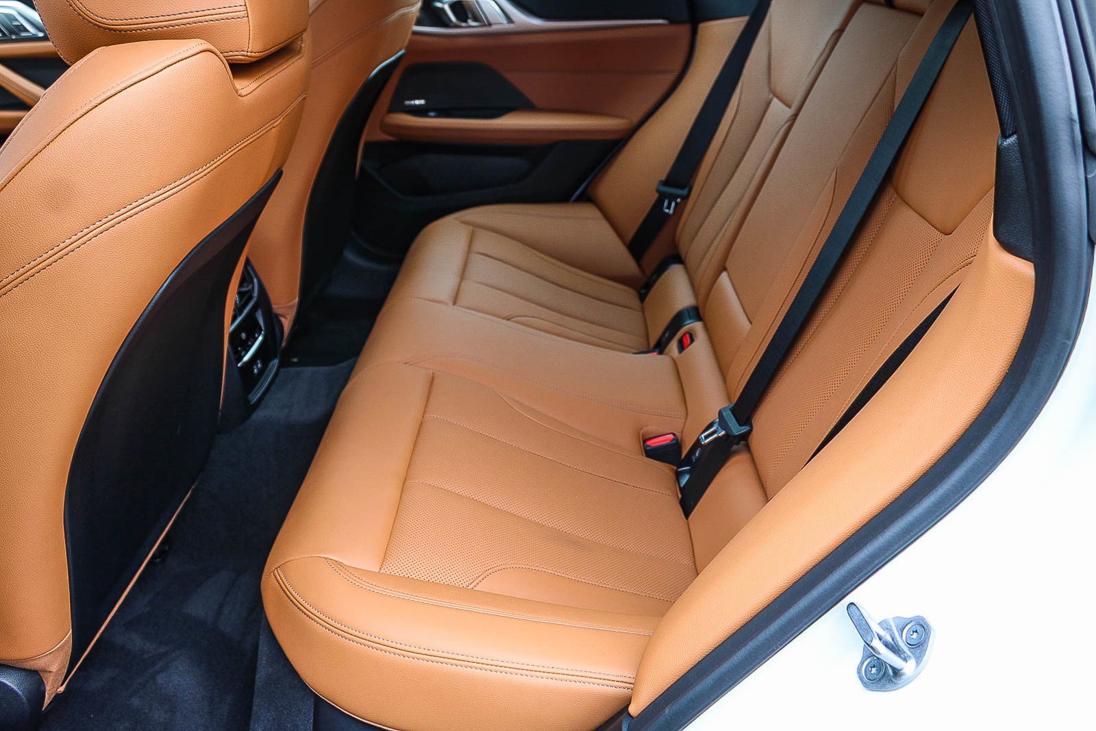 Used 2025 Mineral White Metallic BMW xDrive40 image 19