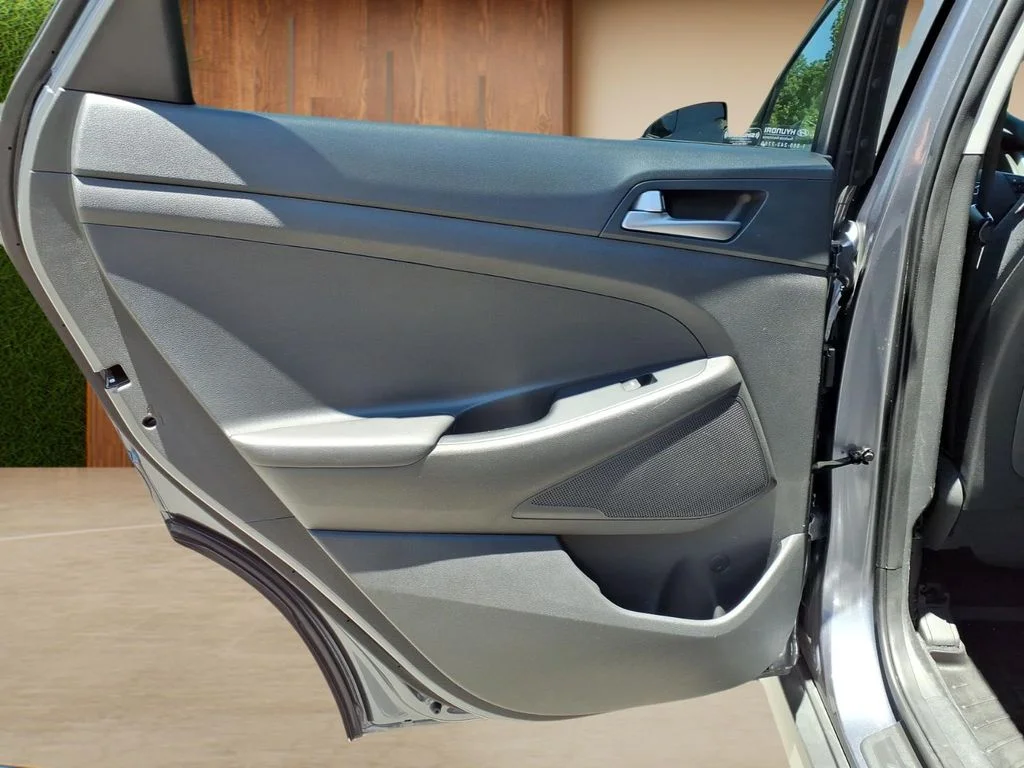 Used 2017 Gray Hyundai SE image 25