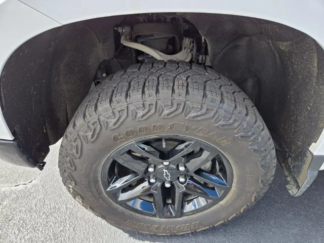 Used 2025 White Chevrolet Custom Trail Boss image 25