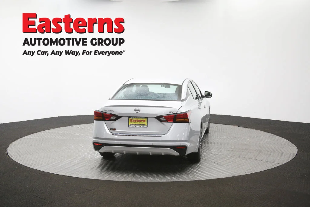 Used 2023 Silver Nissan 2.5 SV image 38
