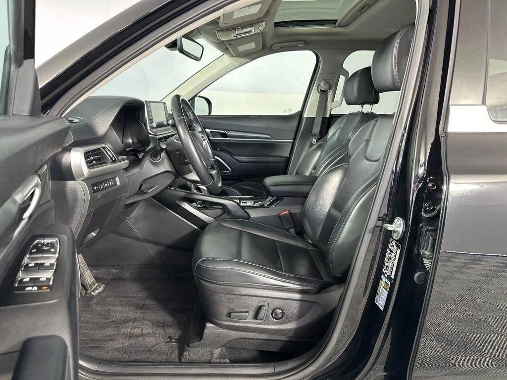 Used 2021 Ebony Black Kia S image 5