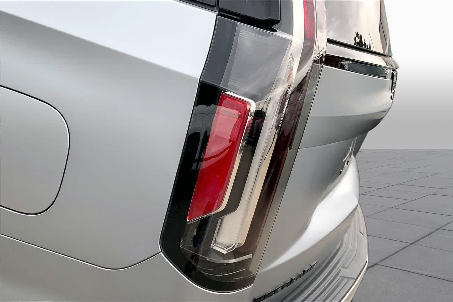 Used 2024 Argent Silver Metallic Cadillac AWD V-Series image 28