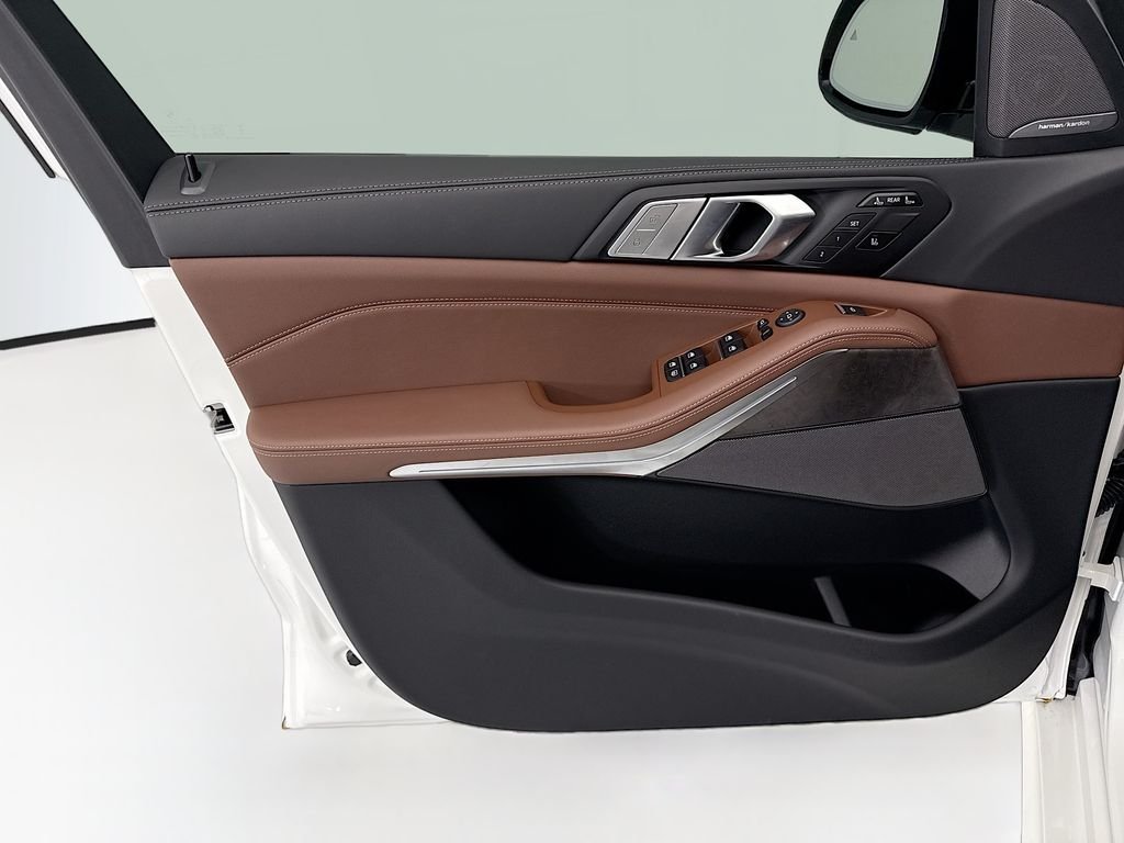 New 2027 Alpine White BMW xDrive40i image 23