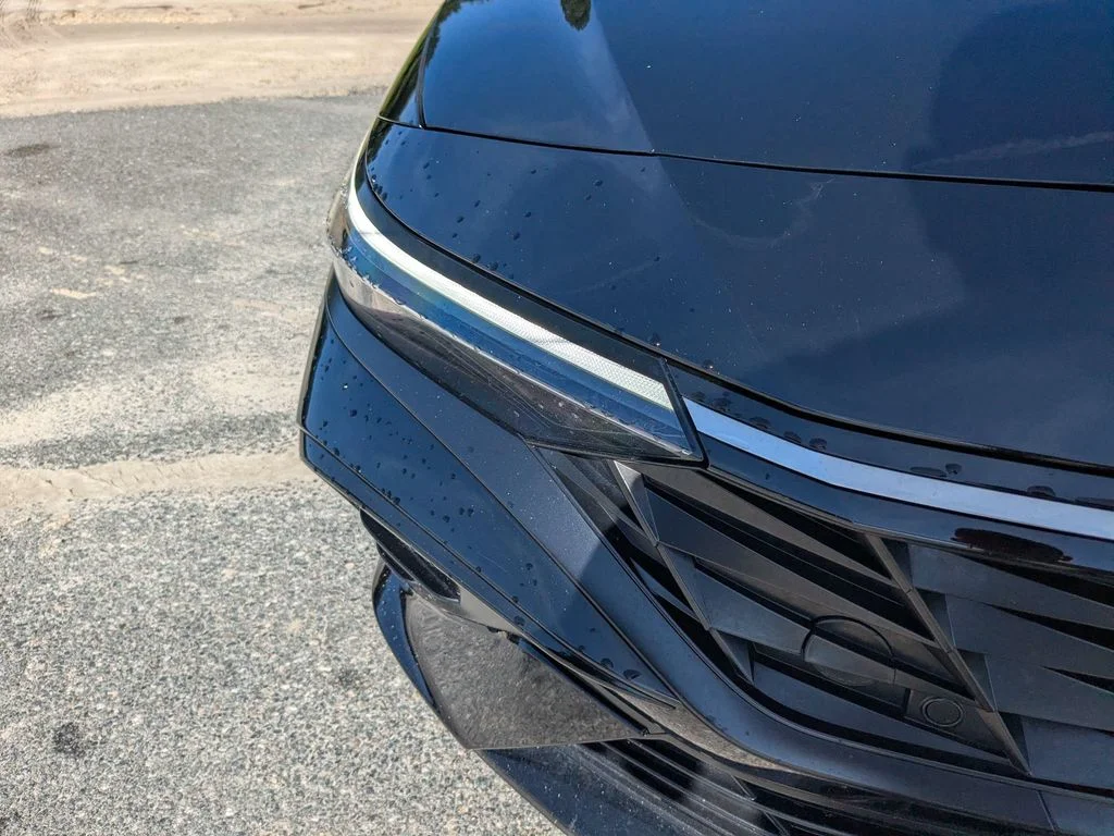 Used 2025 Black Hyundai SEL Convenience image 9
