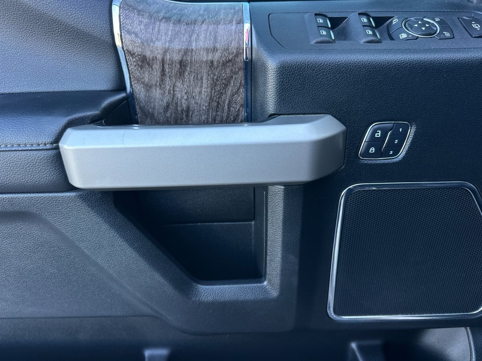 Used 2017 White Gold Metallic Ford Lariat image 10