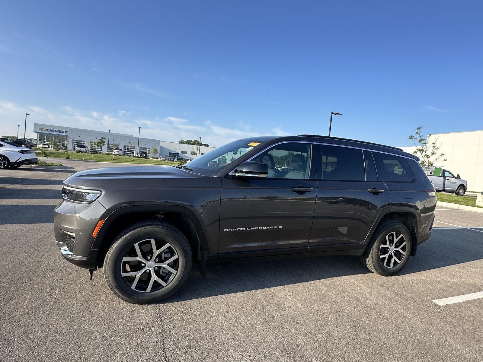 Used 2024 Jeep Grand Cherokee L Limited with VIN 1C4RJKBG6R8617234 for sale in Kansas City