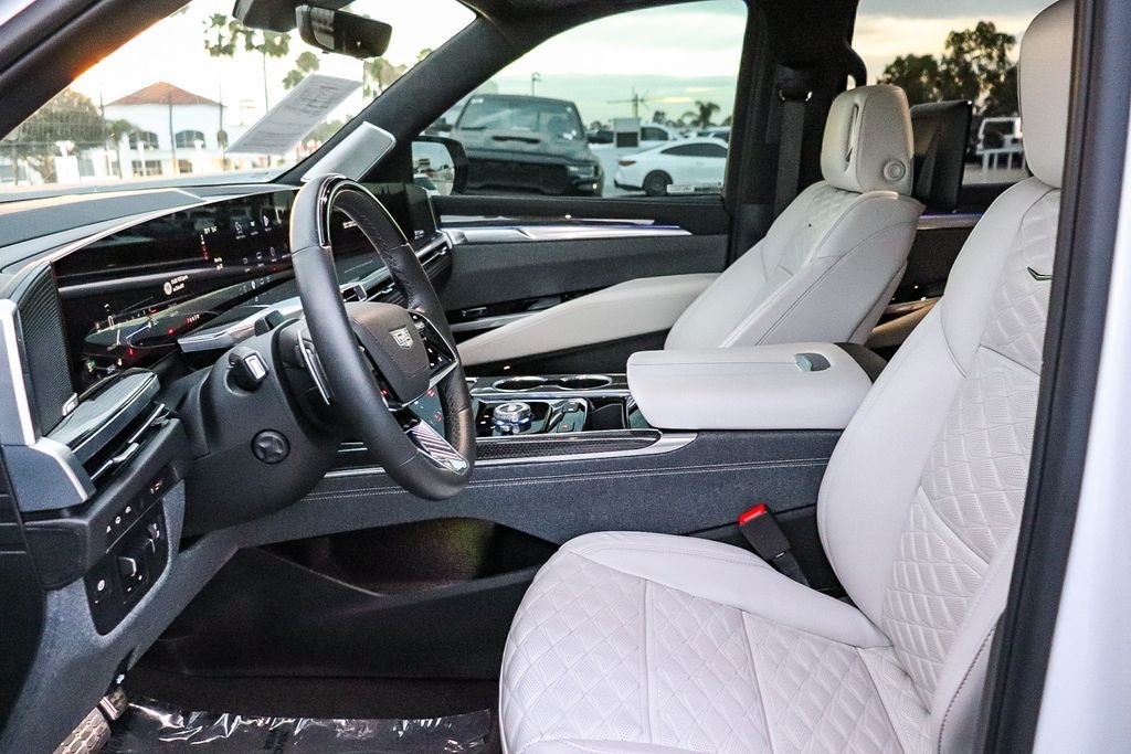 Used 2025 Crystal White Cadillac V-Series image 20