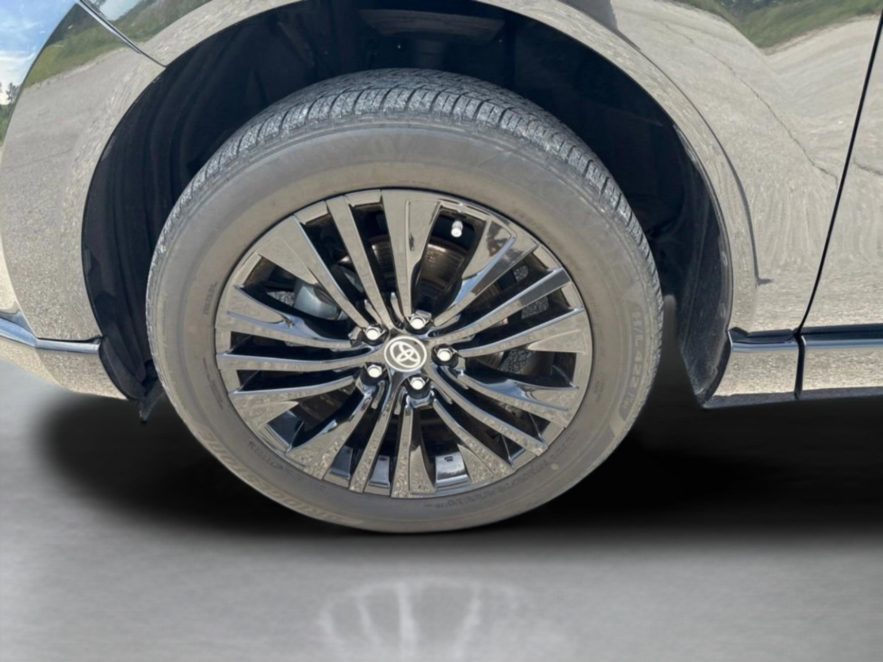 2024 Toyota Venza Nightshade - Photo 44