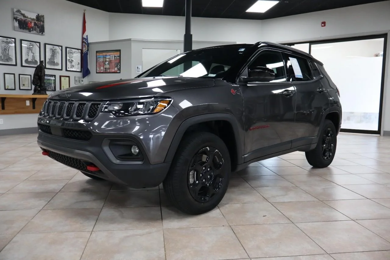 Used 2024 Baltic Gray Metallic Clear Coat Jeep Trailhawk image 2