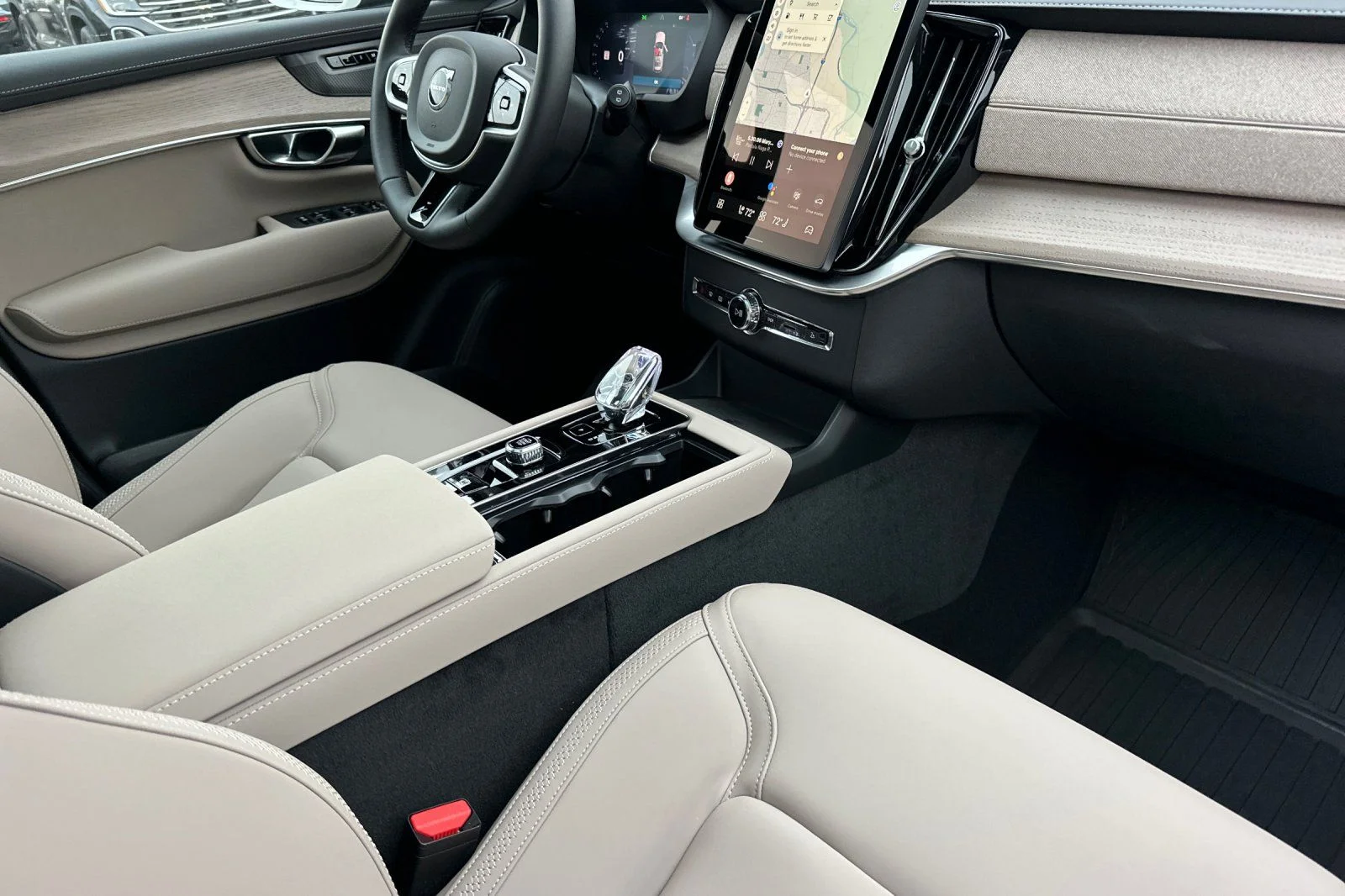 2026 Volvo XC90 Plus - Photo 15