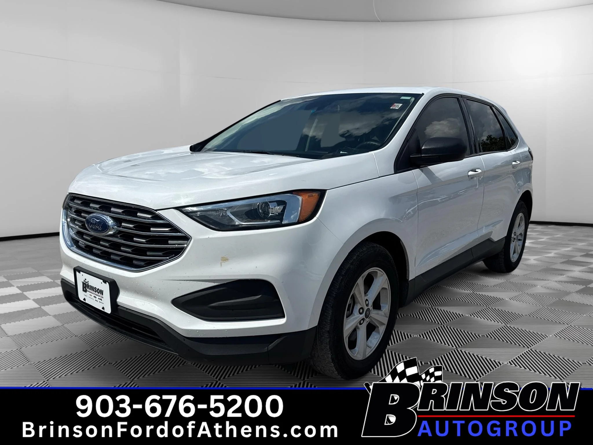 Used 2021 Oxford White Ford SE image 1