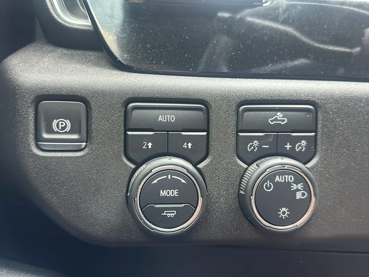 Used 2025 Summit White Chevrolet LT image 22