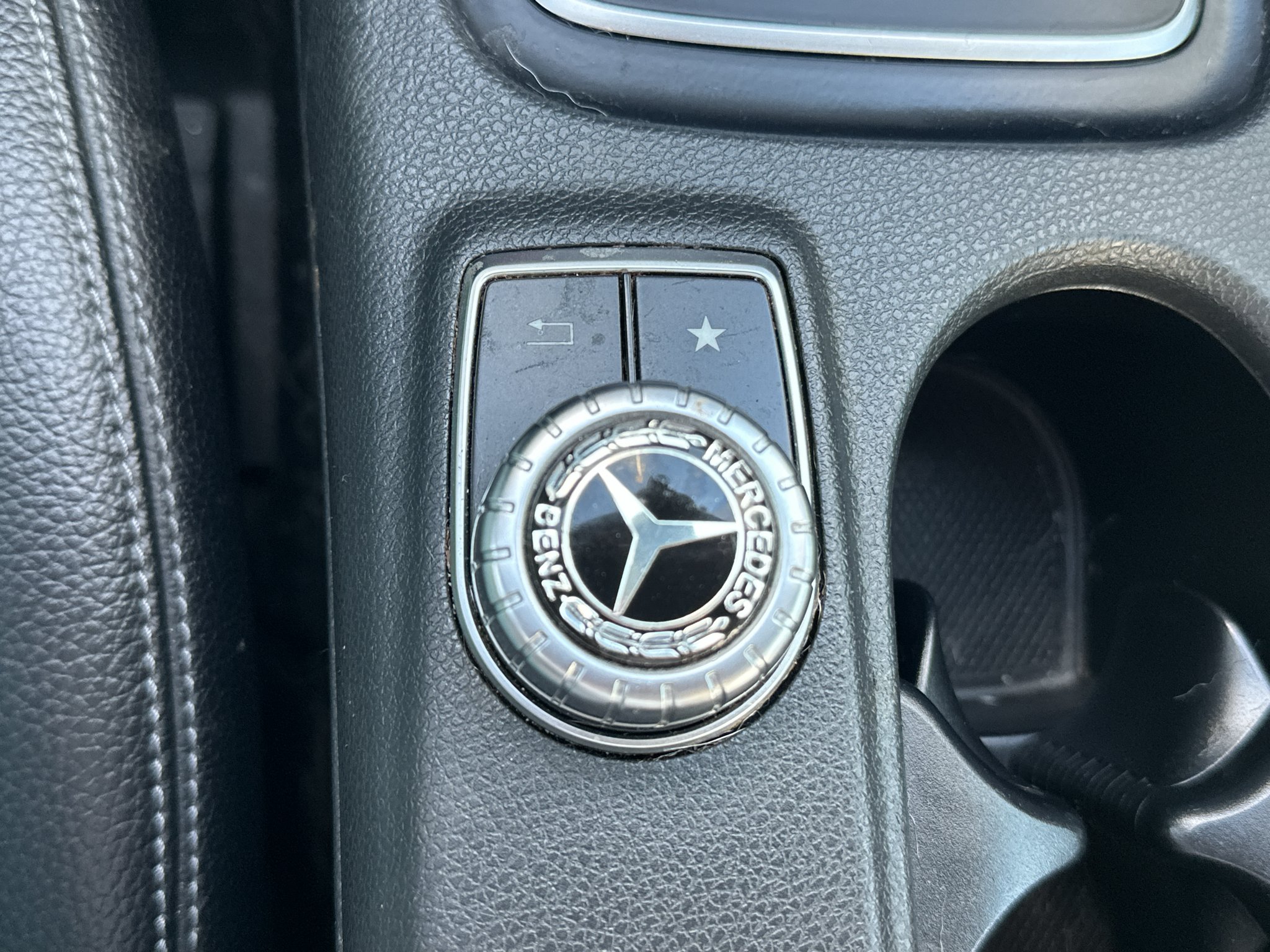 Used 2018 Polar Silver Metallic Mercedes-Benz 250 image 28