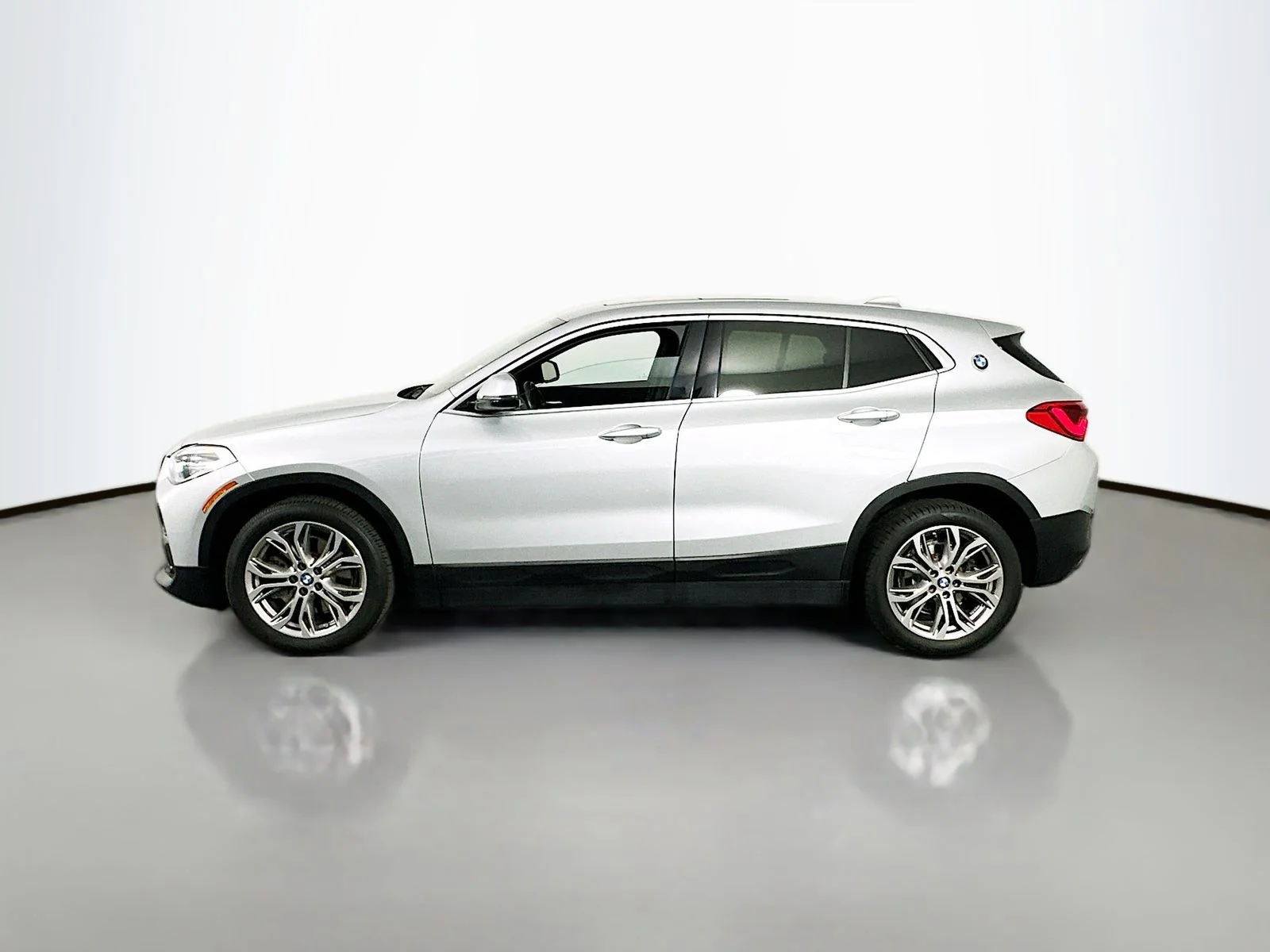 Used 2020 Glacier Silver Metallic BMW sDrive28i image 5