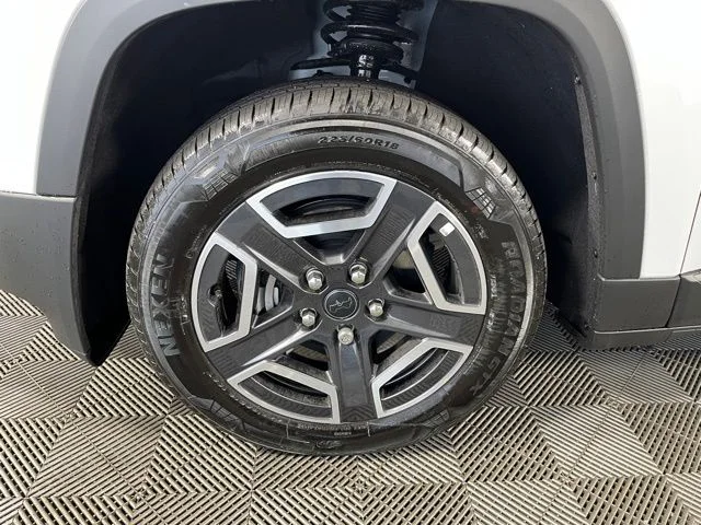 Used 2026 White Jeep Laredo image 10