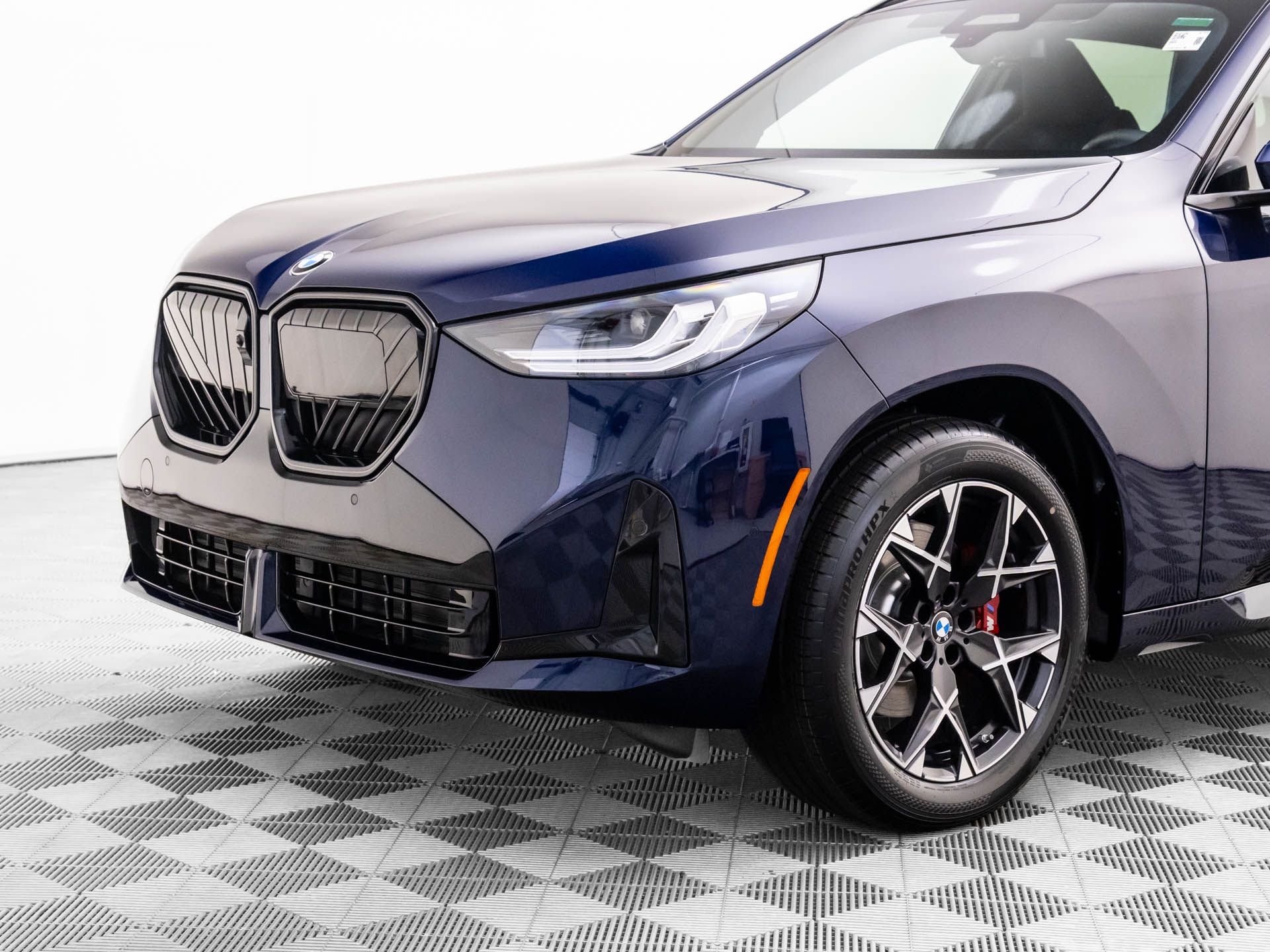 New 2026 Tanzanite Blue II Metallic BMW 30 xDrive image 32