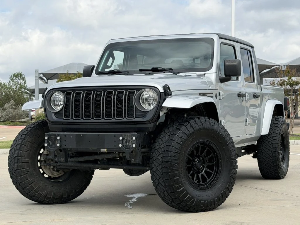 Used 2023 Silver Jeep Sport S image 2