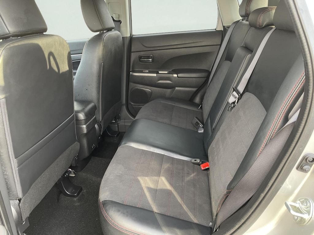Used 2024  Mitsubishi 2.0 ES image 11