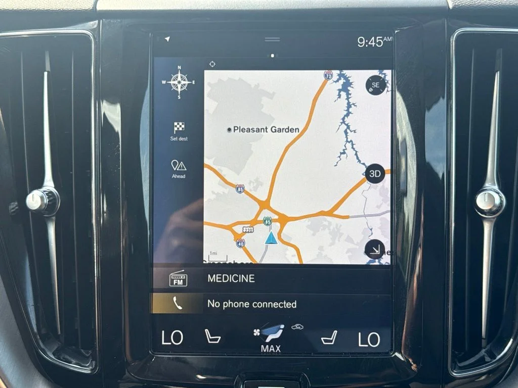 Used 2020 Black Volvo T5 Momentum image 12
