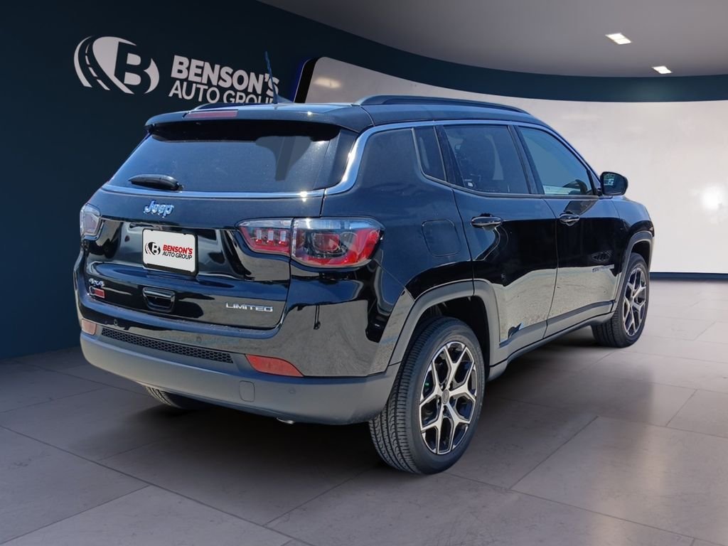 New 2026 Diamond Black Crystal Pearl-Coat Exterior Paint Jeep Limited image 5