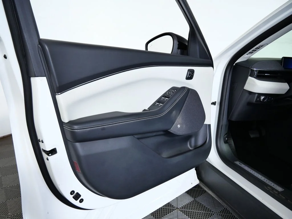 Used 2022 White Ford Premium image 16