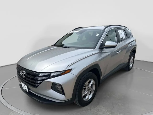 Used 2024 Silver Hyundai SEL image 4