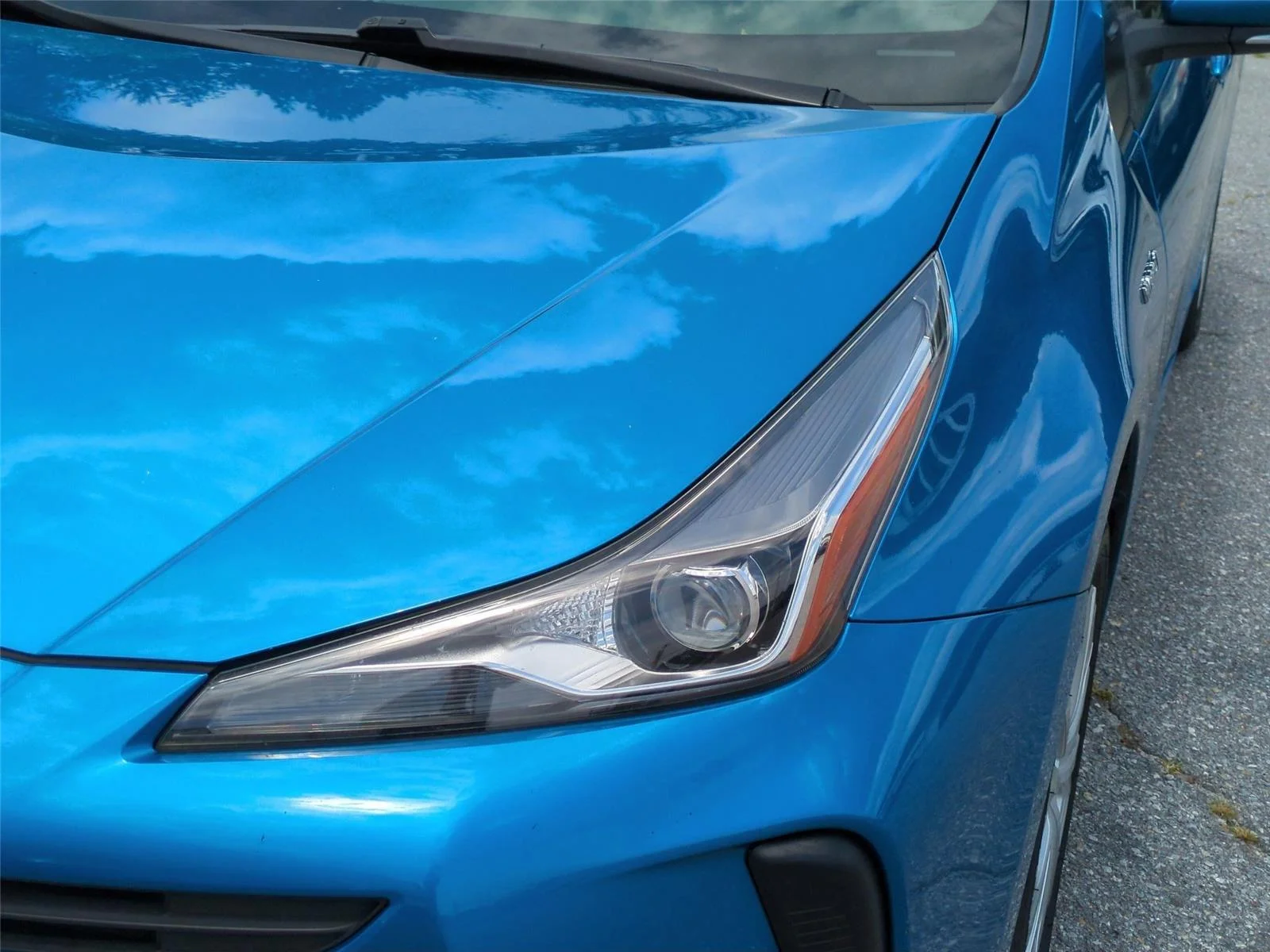 Used 2020 Electric Storm Blue Toyota XLE image 9
