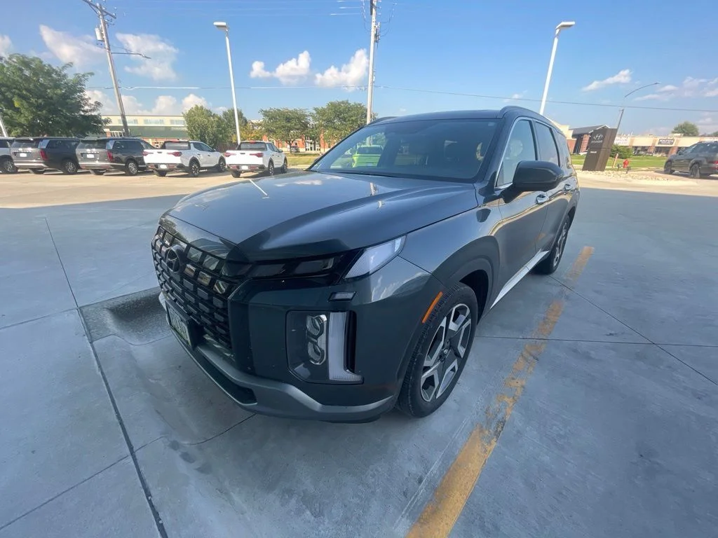 Used 2025 Gray Hyundai SEL Premium image 2