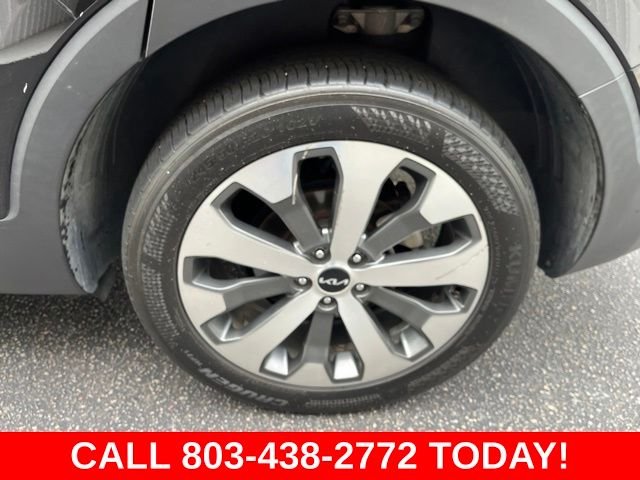 Used 2022 Black Kia S image 32